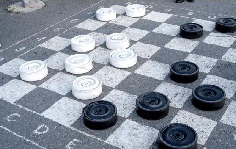 Задачи в шашках: Преодоление препятствий для координации движений