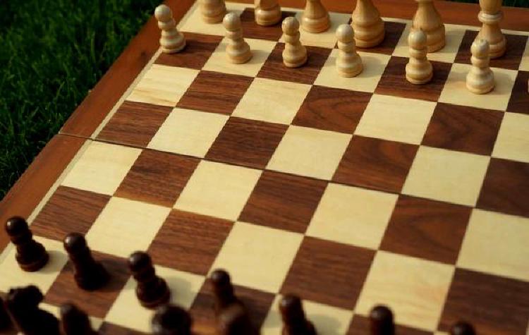 Раскрыта тактика игры в шашки: Выигрышные стратегии в соревновательной игре