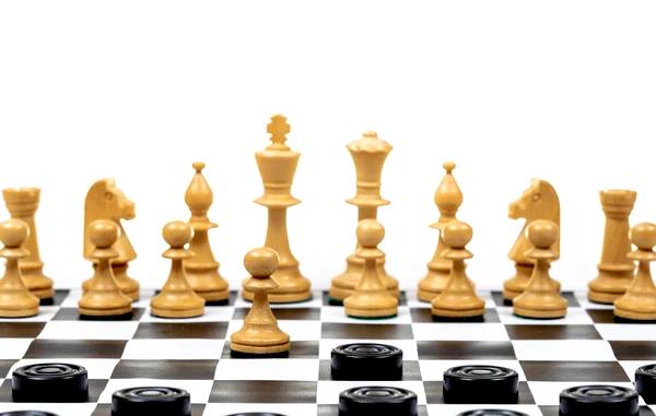 ### Понимание игры в шашки для трех игроков