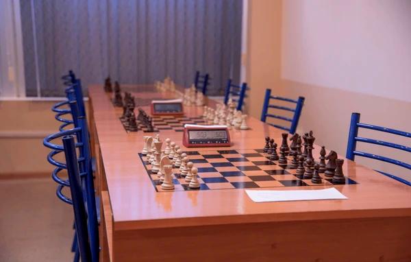 ### Стратегии сотрудничества в шашках для трех игроков