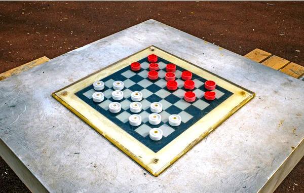 ### Эволюция стратегии игры в шашки
